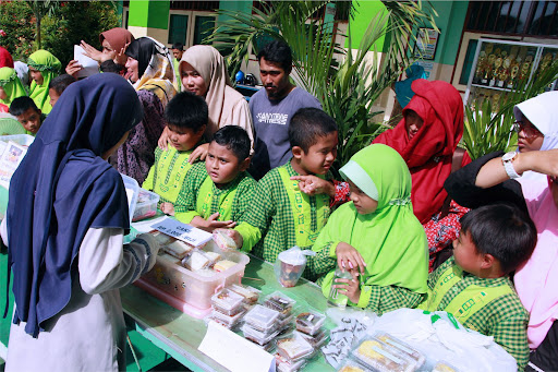 Mengubah Kenangan Sekolah Jadi Bisnis Menguntungkan